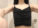 運動用に着るなら問題ありませんが、もっとフィット感のある見た目を求めるなら、1サイズ小さめを選んだ方がいいかもしれません...