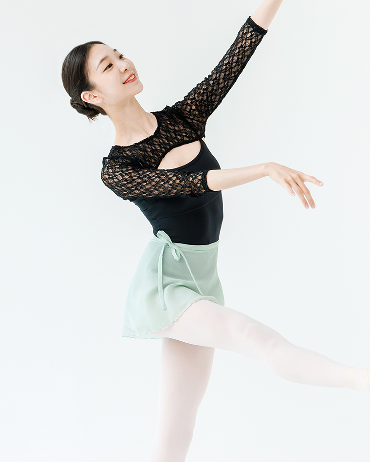 ライラレーストップ・ブラック [Laila Lace Top-Black] Korea